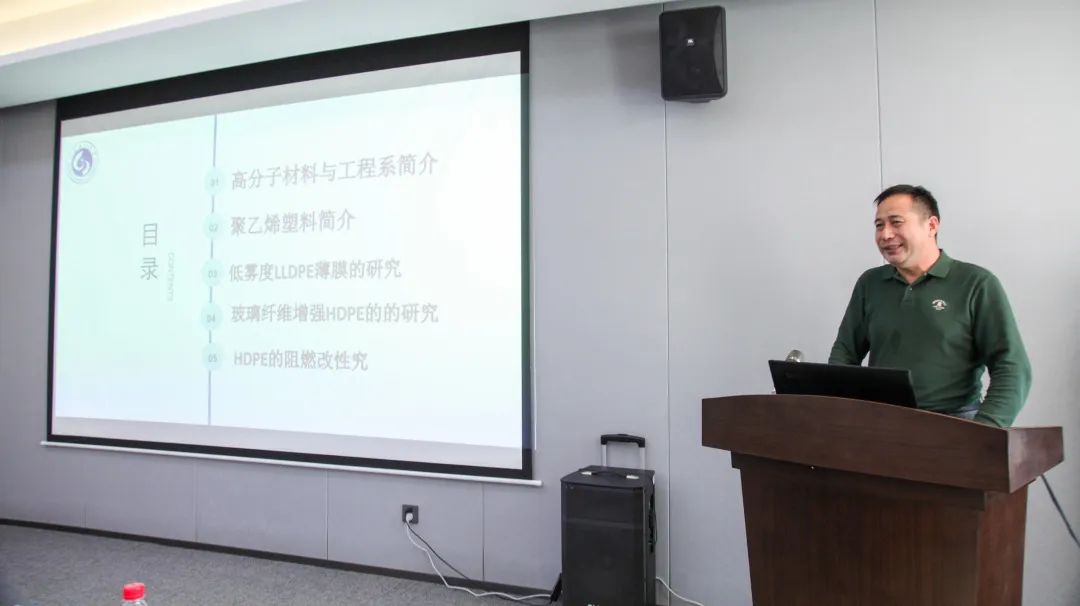 山東理工大學材料科學與工程學（xué）院副教授、碩（shuò）士生導（dǎo）師（shī）孟凡濤.jpg